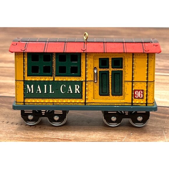 1996 HALLMARK KEEPSAKE ORNAMENT QX5011 YULETIDE CENTRAL MAIL CAR TIN - Picture 1 of 9